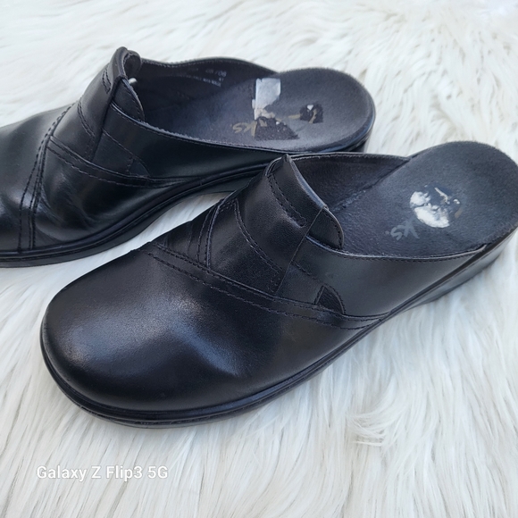 Clarks Black Slip On Loafers Mules 7M - Picture 3 of 12